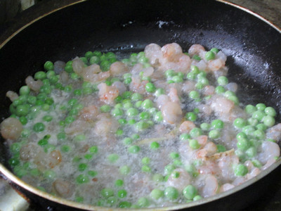 豌豆虾仁烩玉子豆腐步骤11