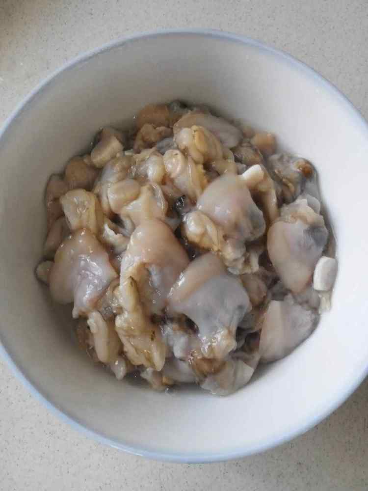 文蛤肉炒鸡蛋步骤2