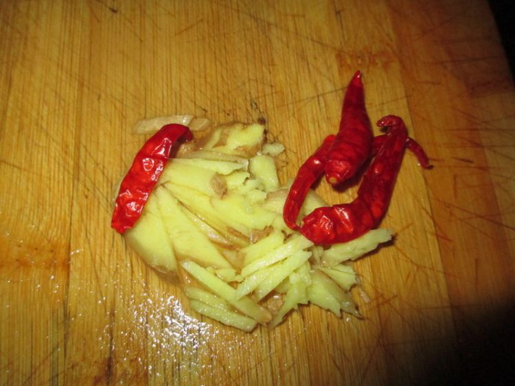 酸菜香辣虾步骤3