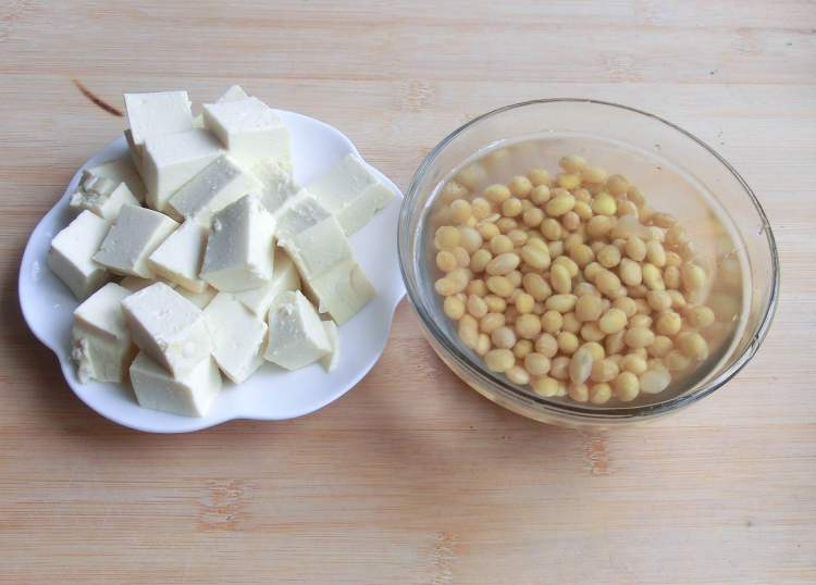 黄豆文蛤豆腐汤步骤2