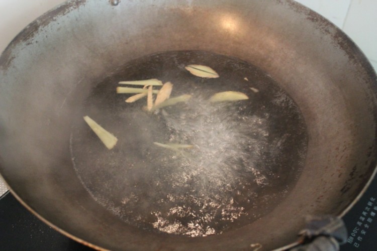 文蛤炖豆腐汤步骤2