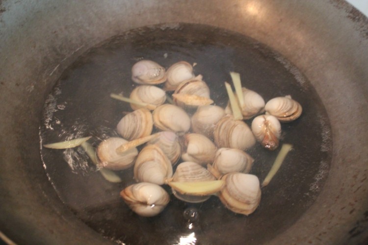 文蛤炖豆腐汤步骤3