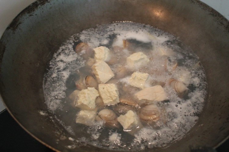 文蛤炖豆腐汤步骤4
