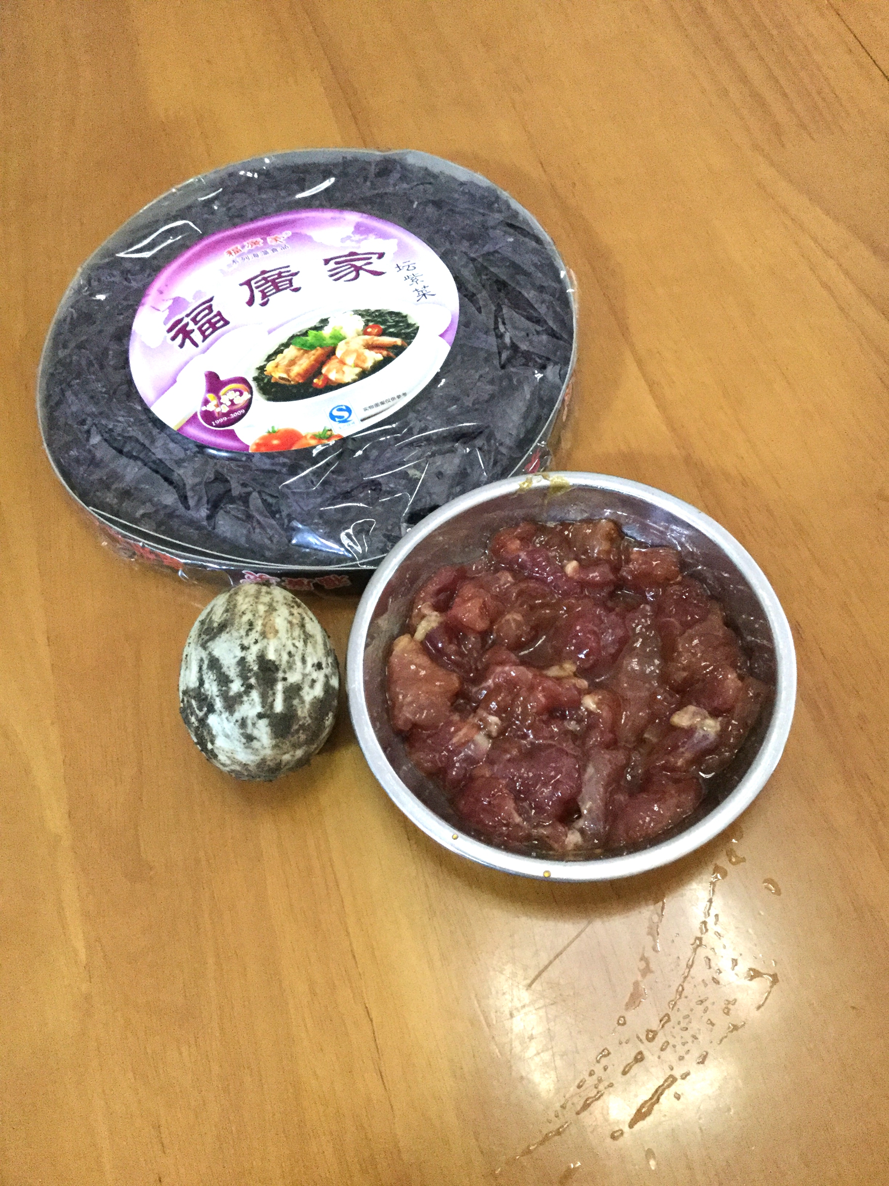 咸蛋紫菜汤步骤1