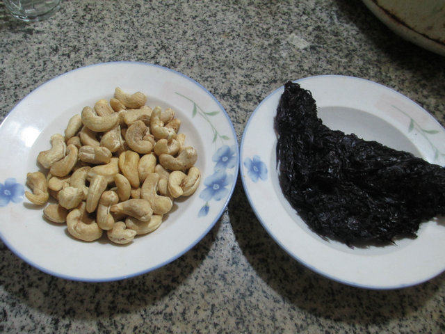 紫菜炒腰果步骤1