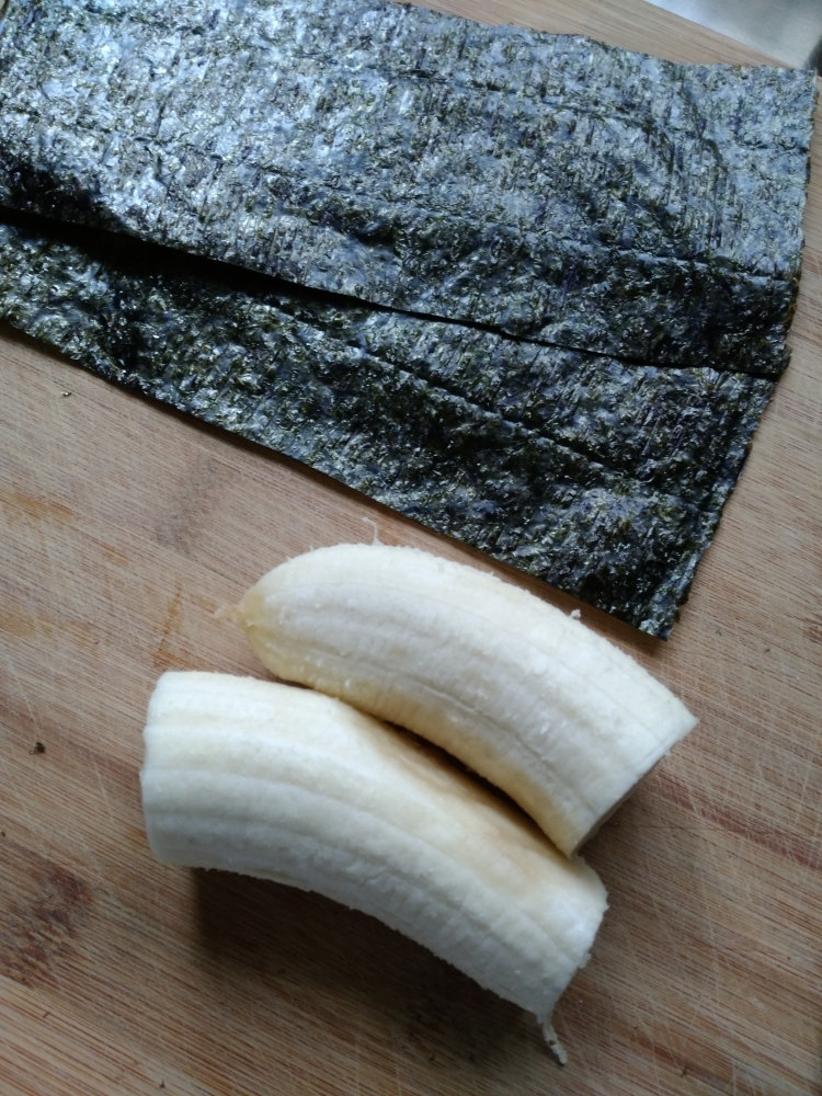 紫菜香蕉卷步骤3