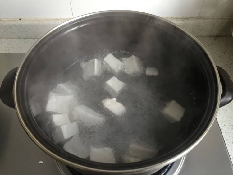 紫菜虾皮豆腐汤步骤2
