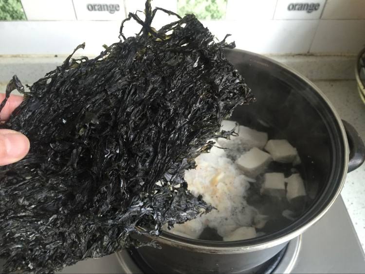 紫菜虾皮豆腐汤步骤4