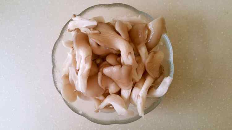 紫菜菌菇蛋花汤步骤1
