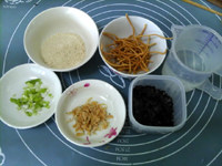 紫菜虾皮玉米粥步骤1