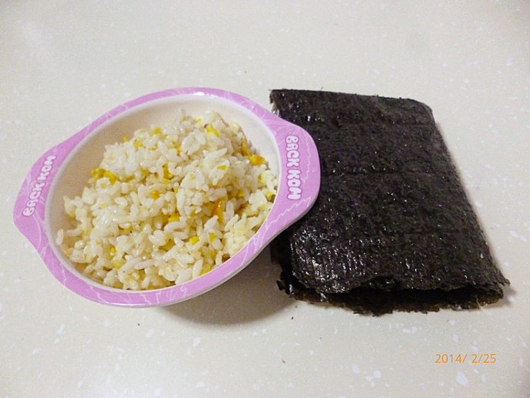 蛋炒饭紫菜卷步骤1