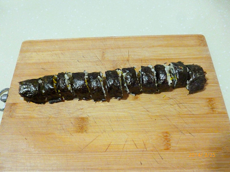 蛋炒饭紫菜卷步骤6