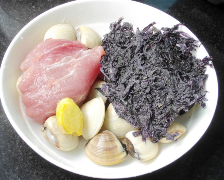 紫菜白贝瘦肉汤步骤1