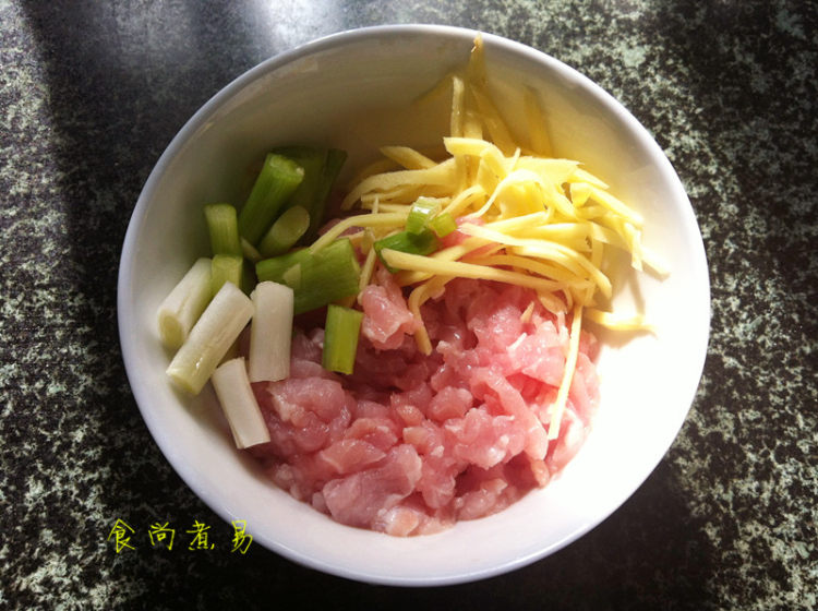 紫菜鸡蛋肉片汤步骤2