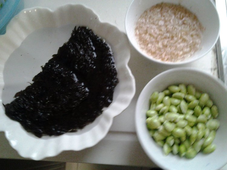 毛豆紫菜虾米汤步骤1