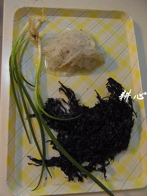 银鱼紫菜汤步骤1
