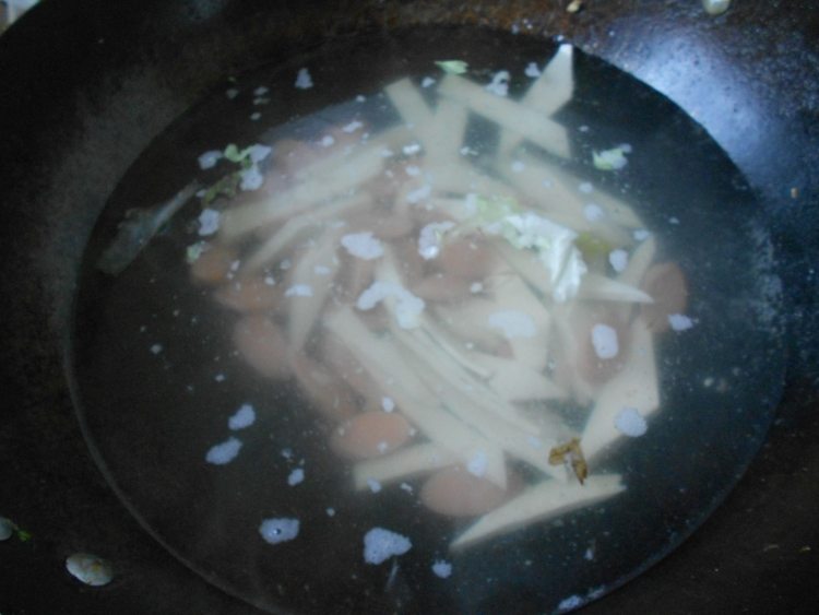 木耳紫菜豆腐汤步骤1