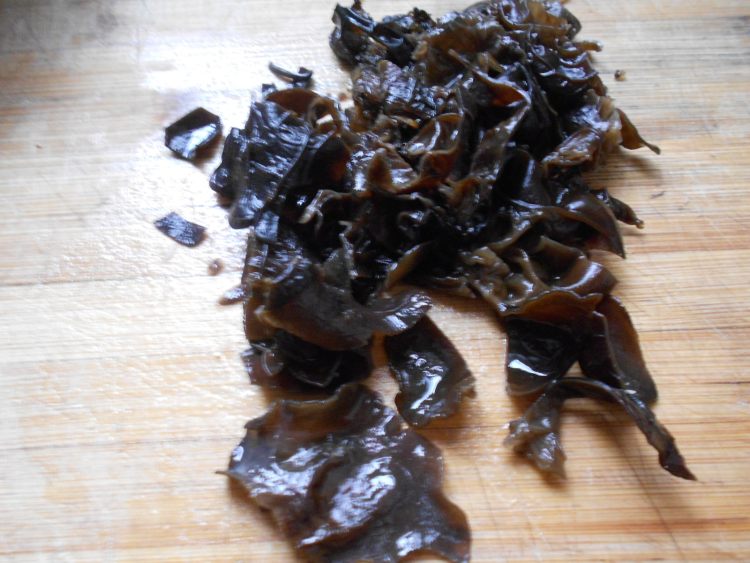 木耳紫菜豆腐汤步骤3