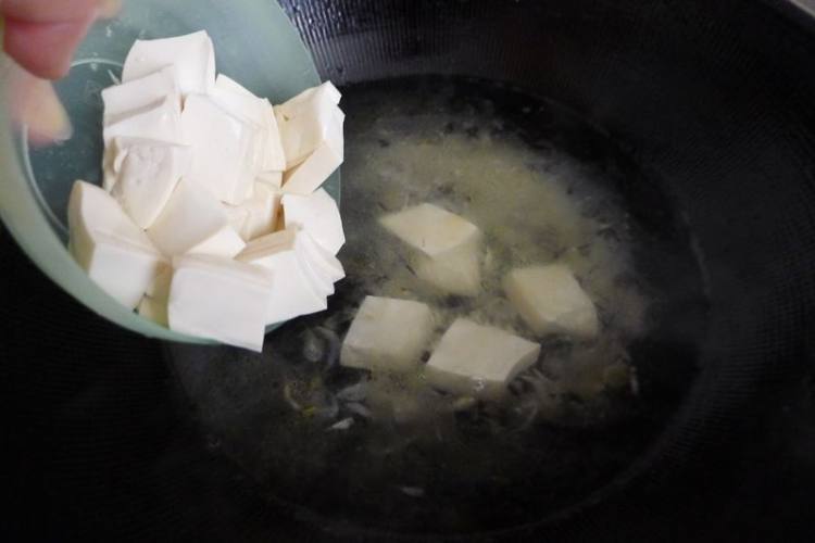 虾皮豆腐紫菜汤步骤7
