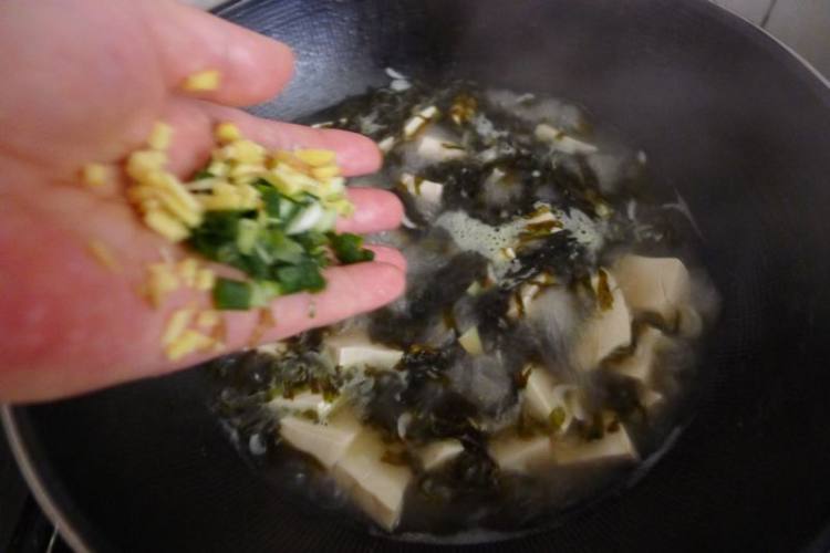 虾皮豆腐紫菜汤步骤9