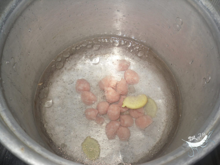 肉丸紫菜蛋花汤步骤2