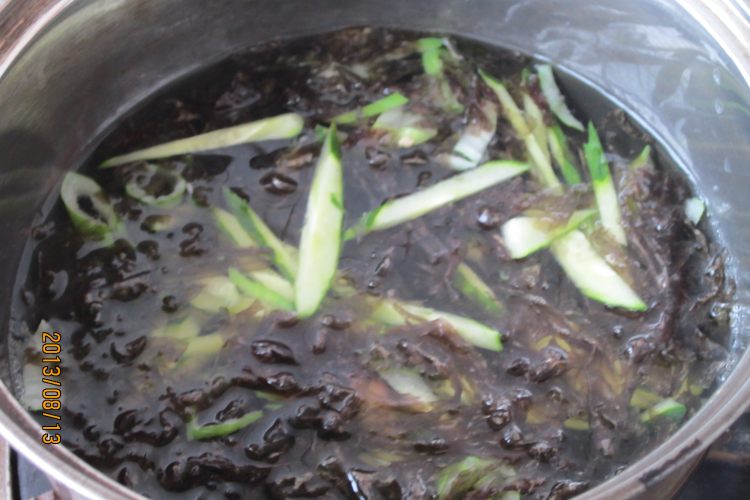 黄瓜紫菜蛋花汤步骤5