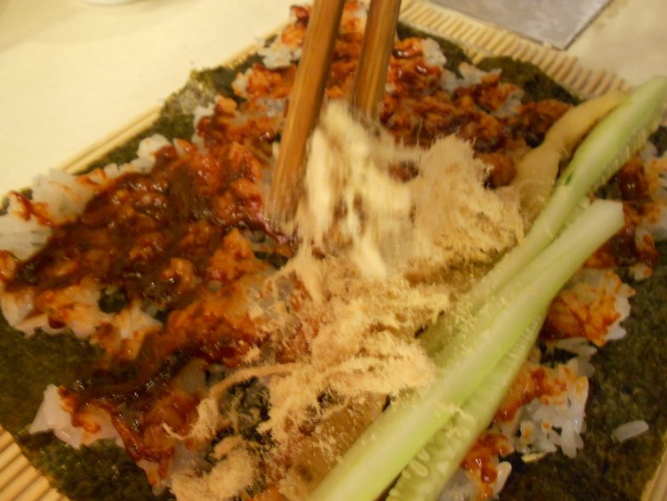 韩式青瓜肉松紫菜包饭步骤10