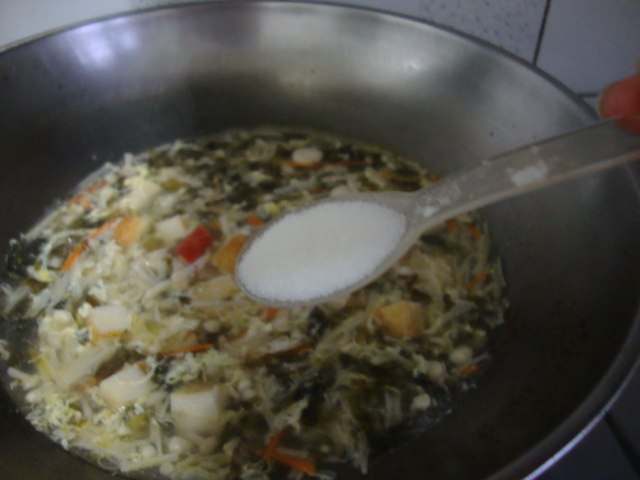 金针菇紫菜海鲜丸子汤步骤7