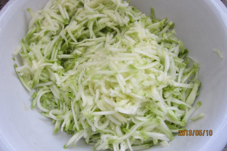 西葫芦紫菜蛋饼步骤1
