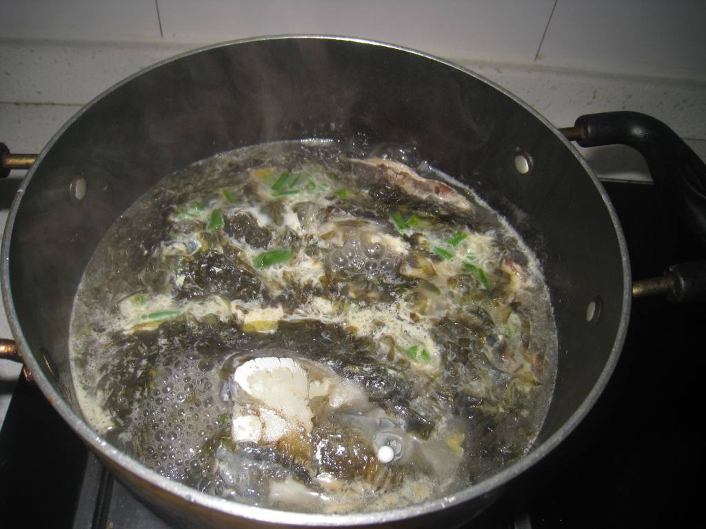 鱼头紫菜蛋花汤步骤8