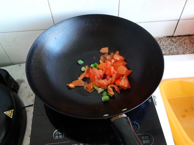 西红柿紫菜鸡蛋汤步骤4