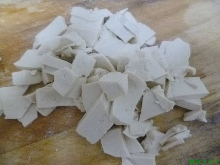 紫菜豆腐蛋花汤步骤2