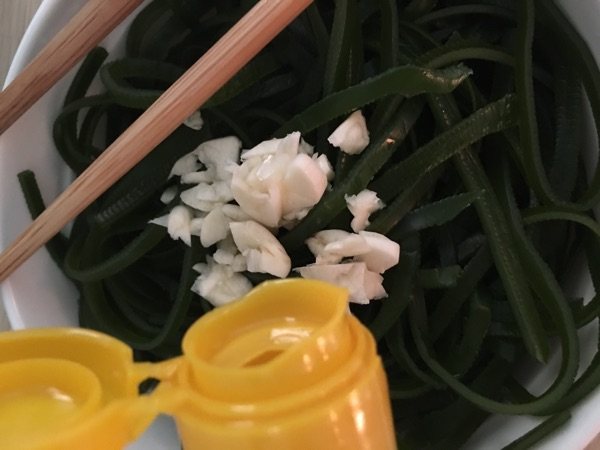 葱油拌海带丝步骤8