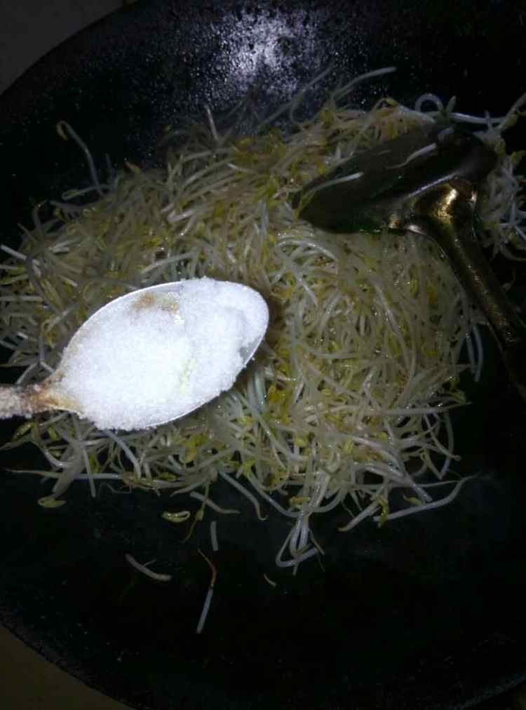 海带炒豆芽步骤4