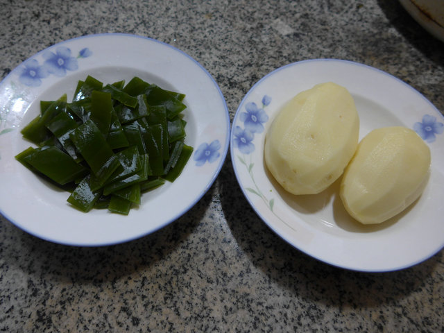 海带煮土豆步骤1