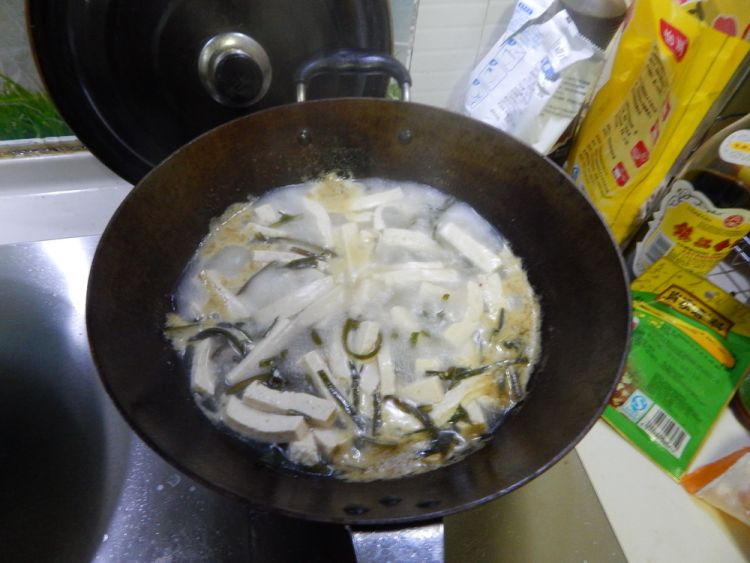 海带豆腐豆皮汤步骤9