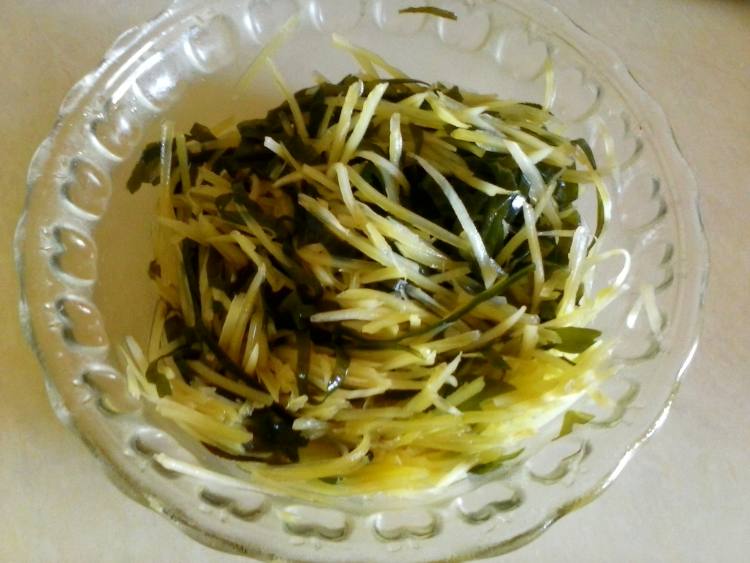 凉拌土豆海带丝步骤8