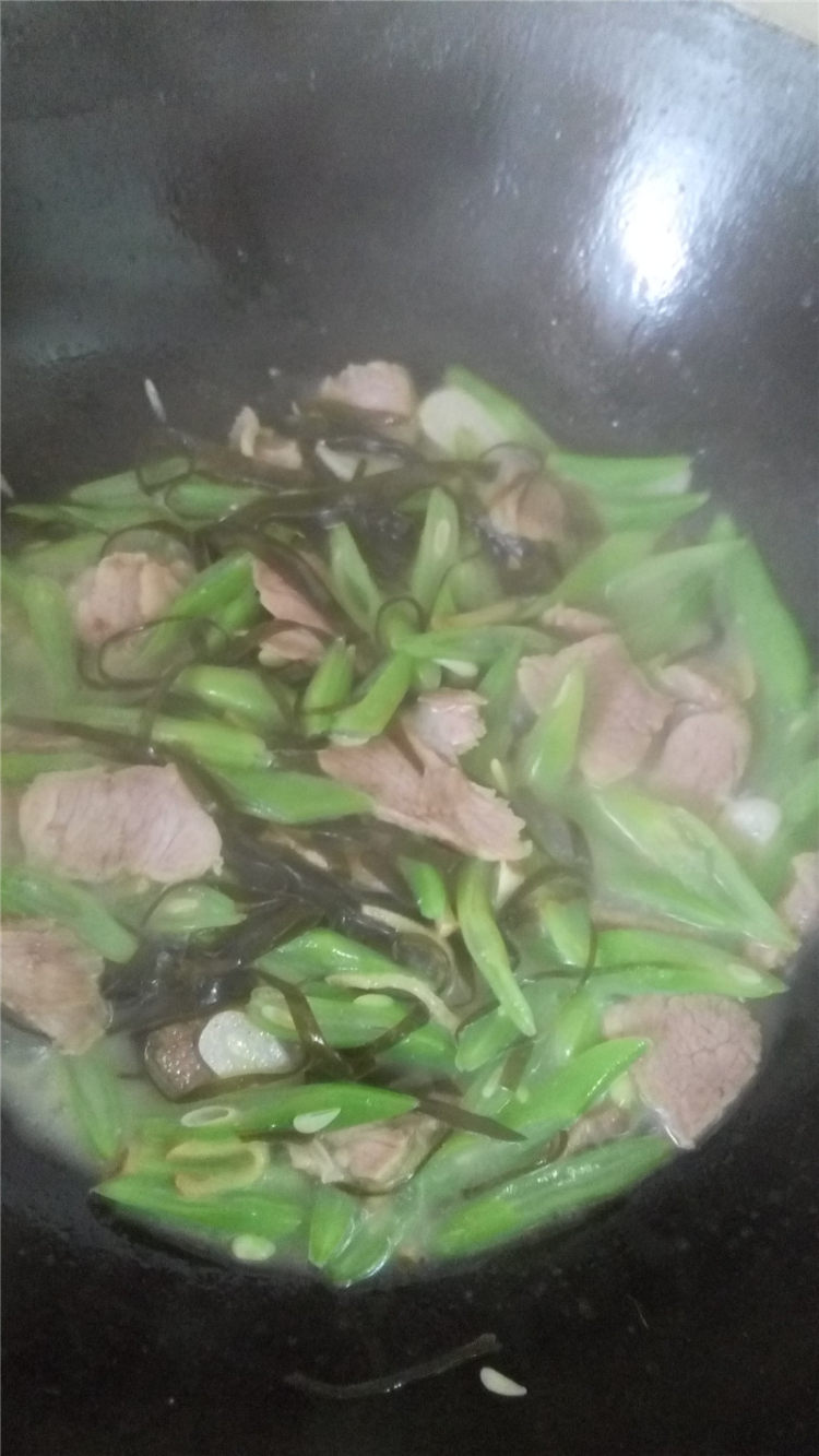 四季豆回锅肉拌面步骤5