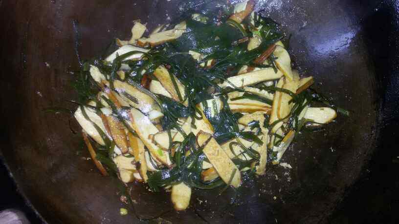 豆干炒海带步骤7