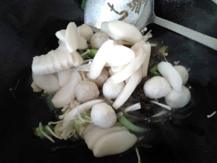 香菇丸海鲜汤步骤5