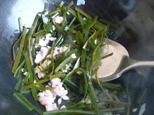 海带炒土豆胡萝卜步骤5