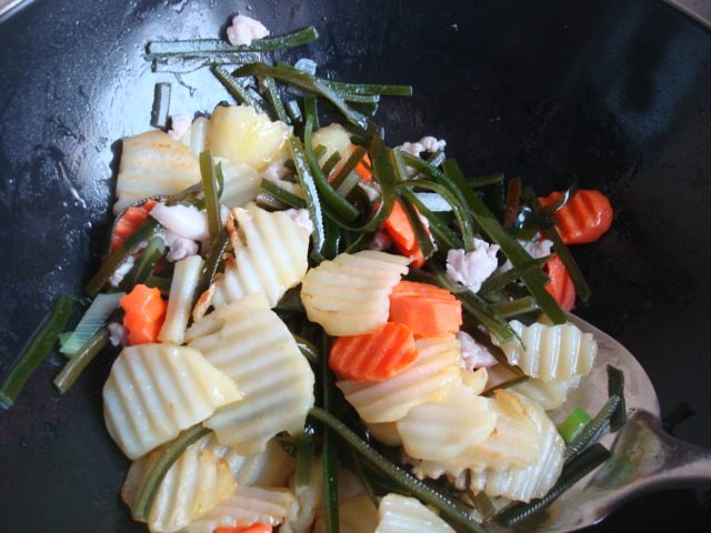 海带炒土豆胡萝卜步骤7