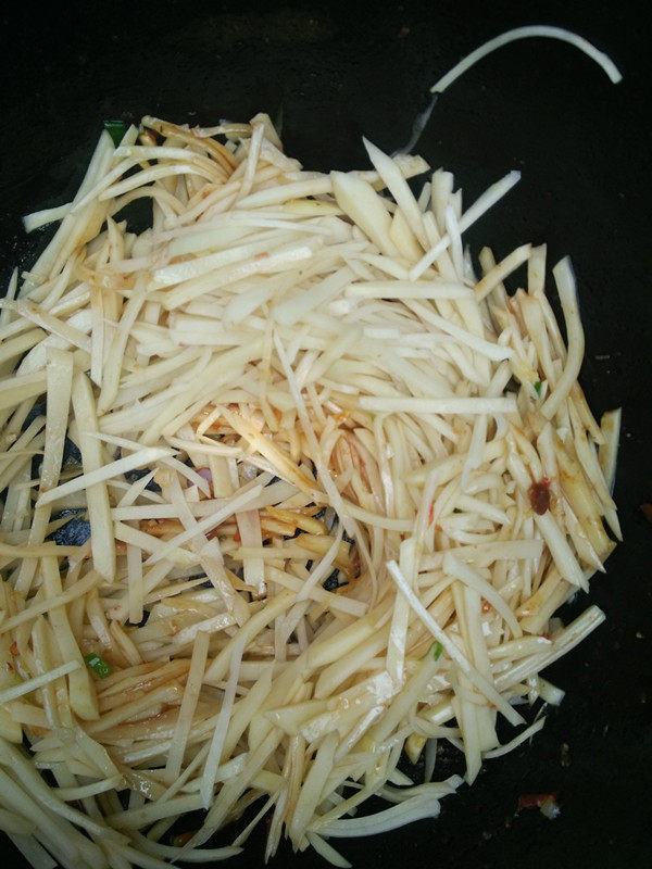 土豆炒海带步骤5