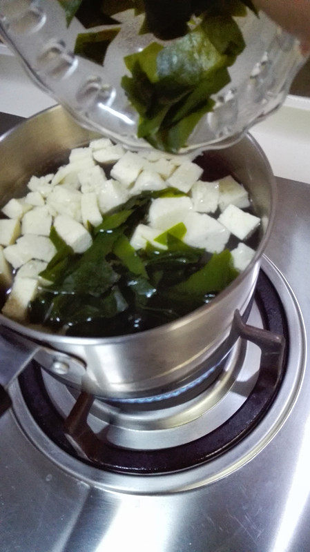 日式豆腐海带味增汤步骤3