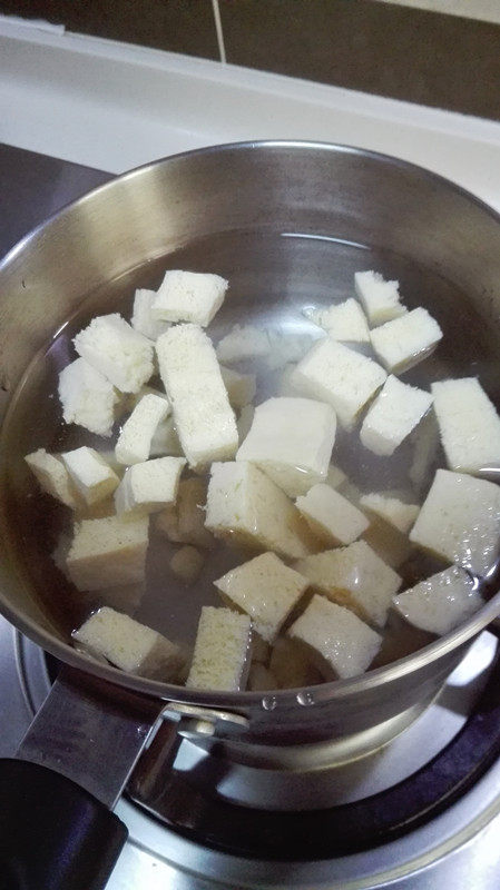 日式豆腐海带味增汤步骤2