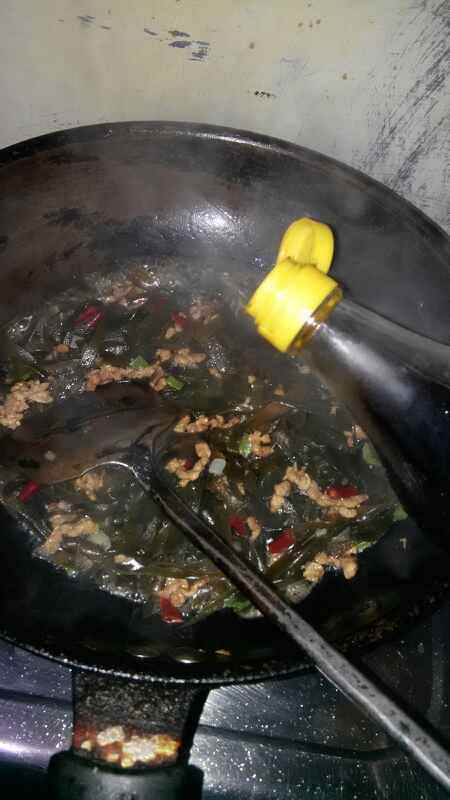 肉丝炒海带丝步骤9