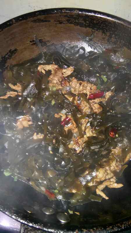 肉丝炒海带丝步骤8