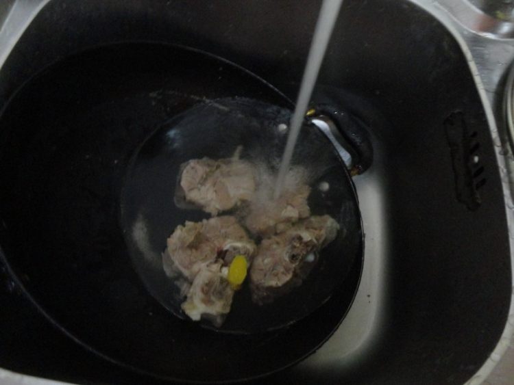 龙骨海带汤步骤2