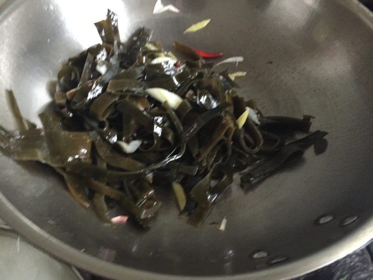海带丝炒白菜步骤6
