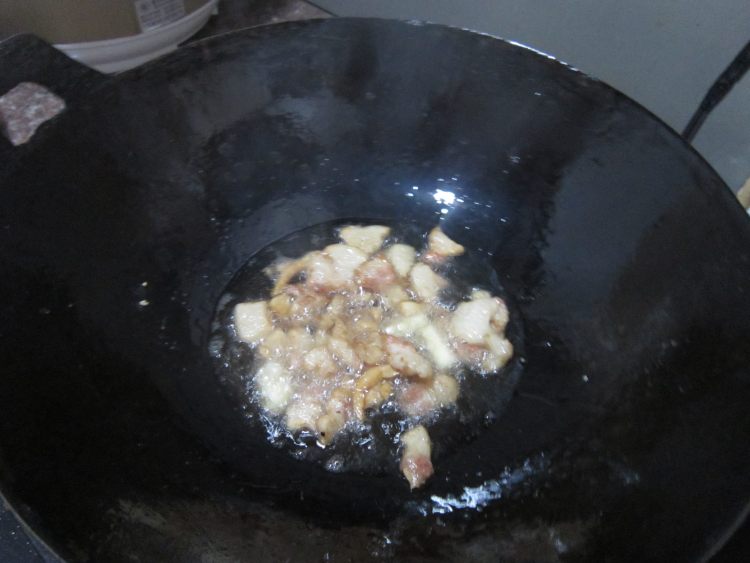 五花肉炒海带丝步骤3